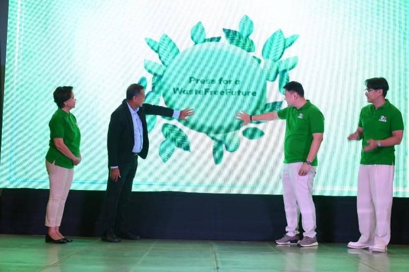 Ms. Liza Silerio, DENR Undersecretary Jonas Leones, Mr. Hans “Chico” Sy Jr., and Mr. Steven Tan, pressing the green light for an #SMWasteFreeFuture.